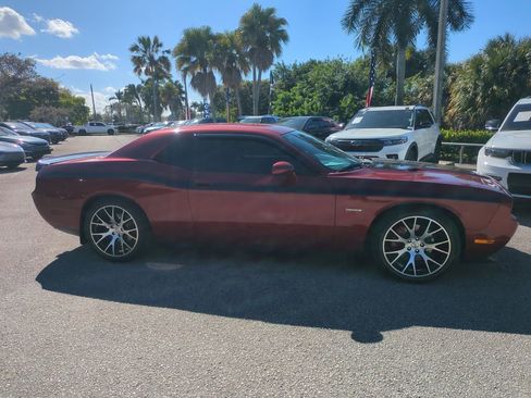 Used 2014 Dodge Challenger R/T image 4