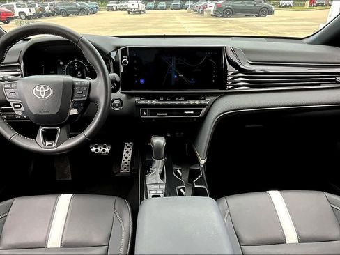 Used 2025 Toyota Camry SE w/ Multimedia Upgrade Package image 14