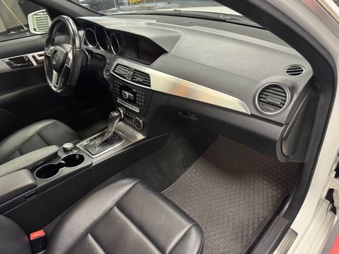 Used 2013 Mercedes-Benz C 250 Sedan image 14