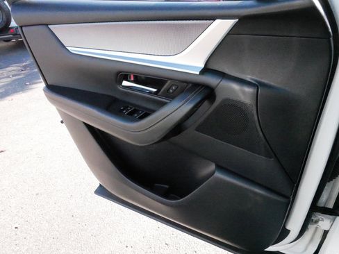 Used 2025 MAZDA CX-70 Plug-In Hybrid w/ Premium Pkg image 28