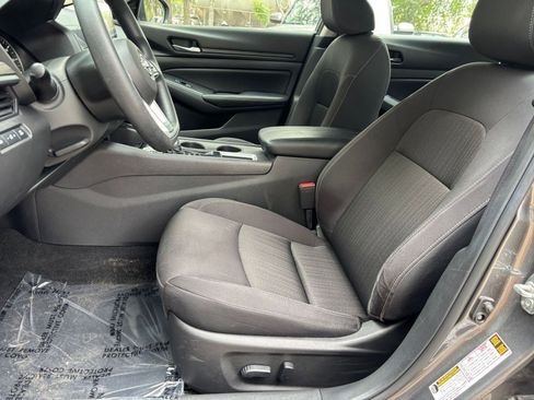 Used 2025 Nissan Altima 2.5 SV FWD image 27