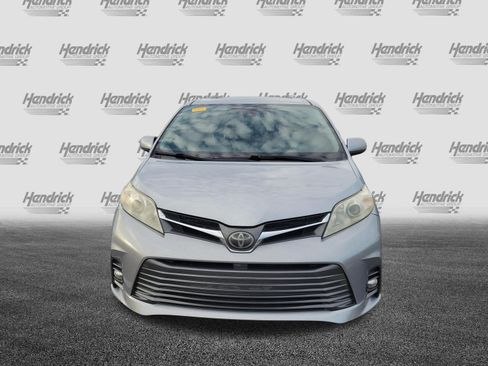 Used 2018 Toyota Sienna XLE w/ XLE Navigation Package FWD image 4
