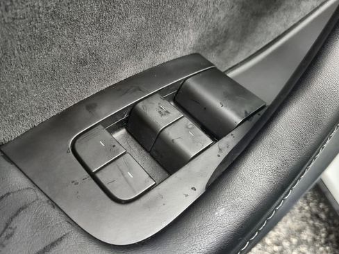 Used 2023 Tesla Model Y 2WD image 23