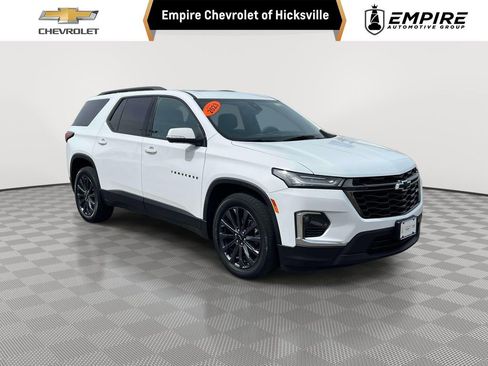Used 2023 Chevrolet Traverse RS image 1