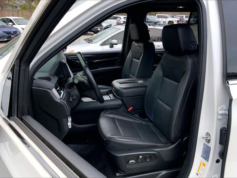 Used 2023 GMC Yukon Denali image 7