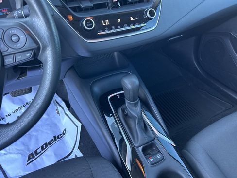 Used 2022 Toyota Corolla LE image 19