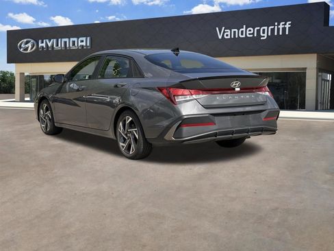 Used 2025 Hyundai Elantra Sport image 8