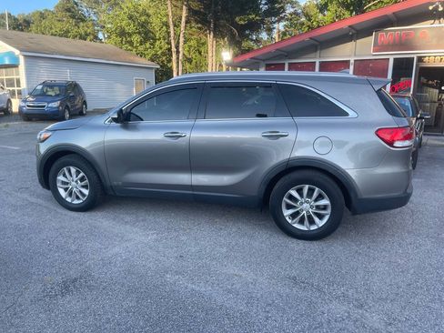 Used 2016 Kia Sorento AWD w/ LX Convenience Package image 7