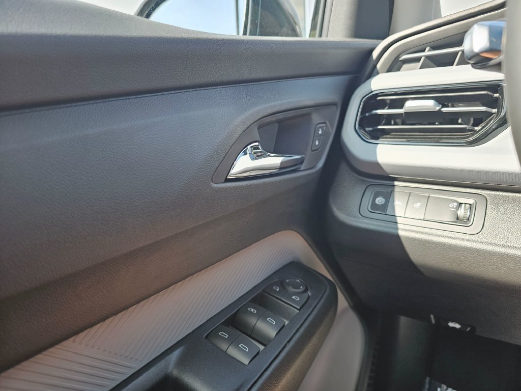 New 2027 Chevrolet Bolt RS w/ Technology Package FWD image 32