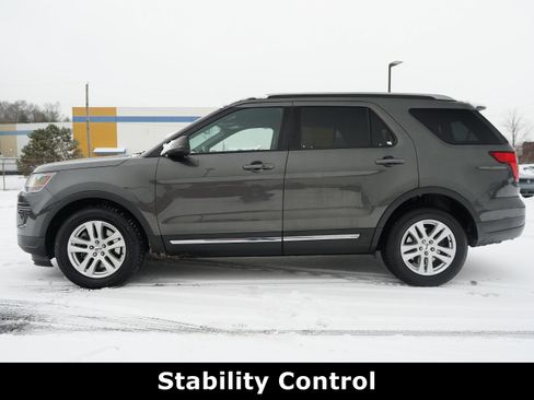 Used 2019 Ford Explorer XLT image 17