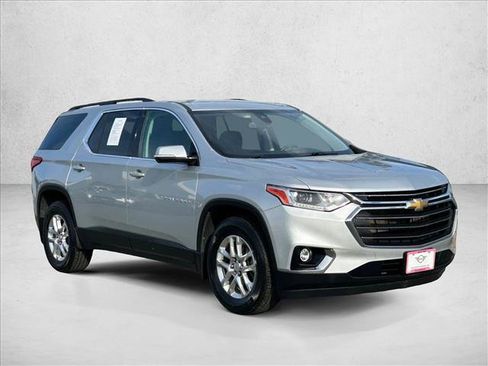 Used 2020 Chevrolet Traverse LT w/ Driver Confidence II Package image 3