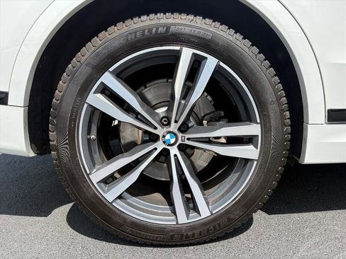 Used 2022 BMW X7 xDrive40i w/ M Sport Package AWD/4WD image 26