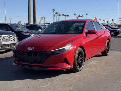 Used 2021 Hyundai Elantra SEL w/ Convenience Package image 2