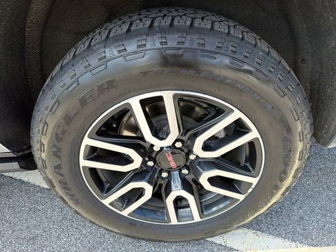 Used 2023 GMC Yukon XL AT4 w/ Technology Package AWD/4WD image 20
