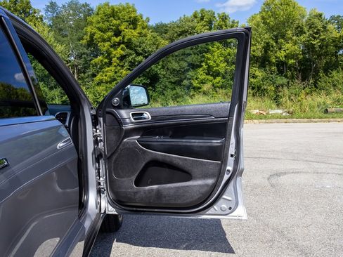 Used 2020 Jeep Grand Cherokee Limited w/ Luxury Group II image 24