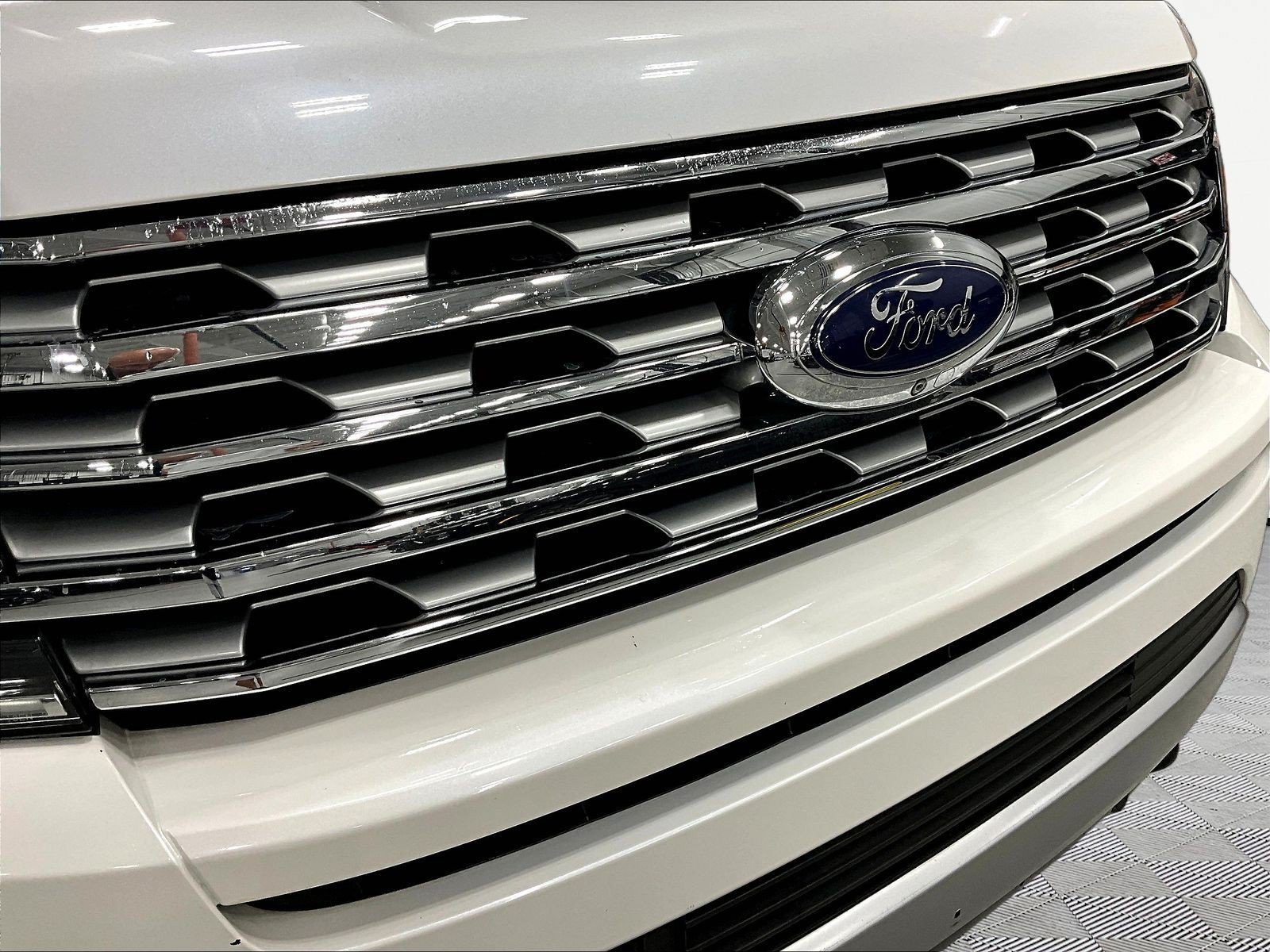 Used 2019 Ford Expedition Limited w/ Equipment Group 302A AWD/4WD image 34