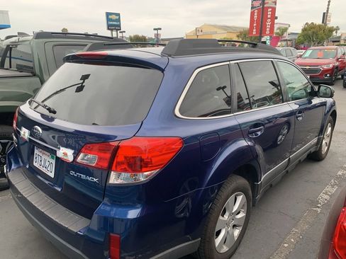 Used 2010 Subaru Outback 2.5i Premium AWD/4WD image 7
