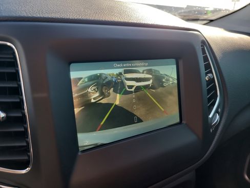 Used 2020 Jeep Compass Latitude FWD image 21