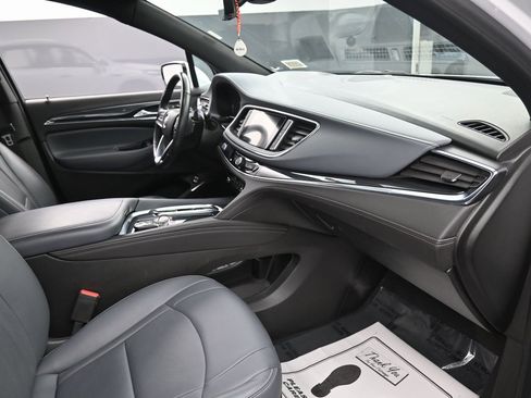 Used 2024 Buick Enclave Premium image 44