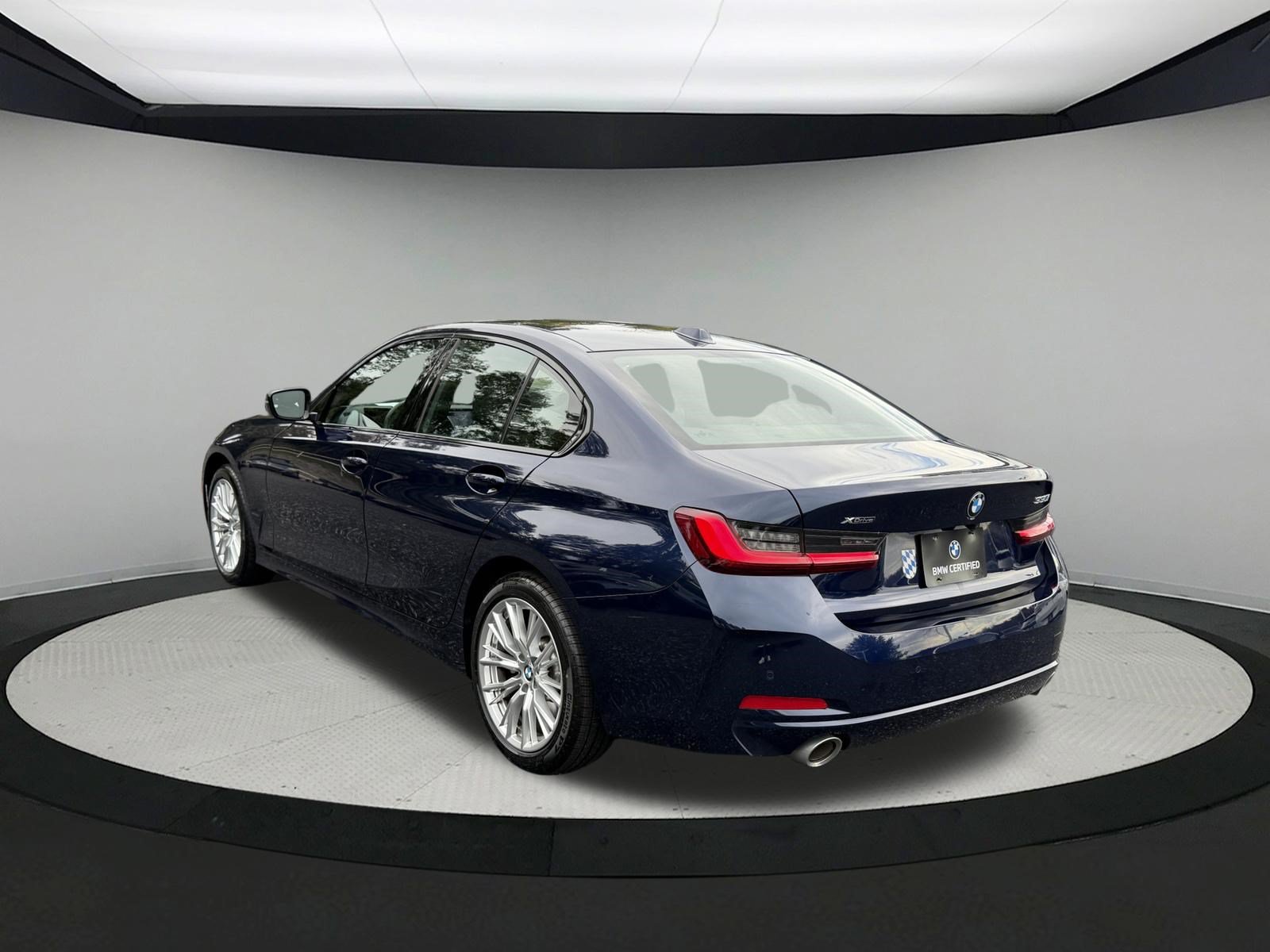 Certified 2023 BMW 330i xDrive Sedan AWD/4WD image 9