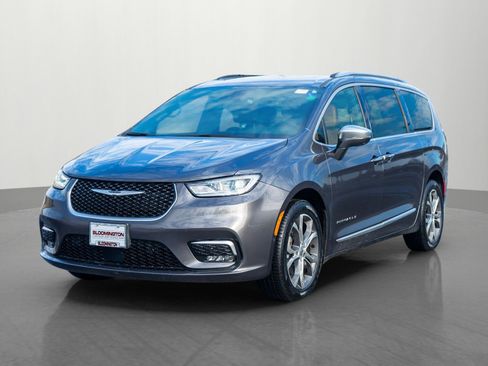 Used 2022 Chrysler Pacifica Pinnacle image 3