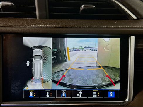 Used 2022 GMC Yukon XL Denali AWD/4WD image 14