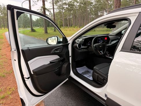 New 2026 Chevrolet Trax LT w/ Driver Confidence Package FWD image 11
