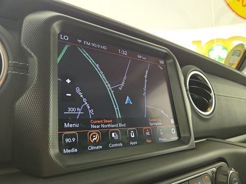Used 2021 Jeep Wrangler Unlimited Sahara w/ Dual Top Group AWD/4WD image 21