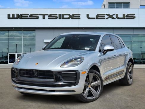Used 2022 Porsche Macan AWD/4WD image 1