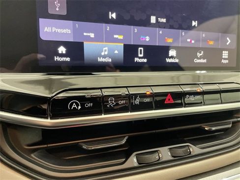 Used 2024 Jeep Compass Limited image 27