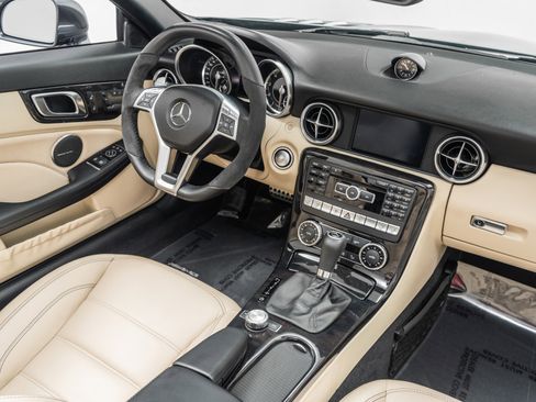 Used 2015 Mercedes-Benz SLK 55 AMG image 27