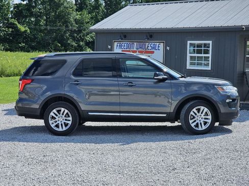 Used 2018 Ford Explorer XLT w/ Equipment Group 202A AWD/4WD image 13