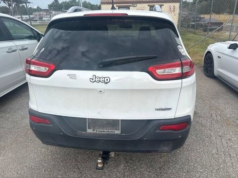 Used 2017 Jeep Cherokee Latitude w/ Safety/Convenience Group FWD image 5