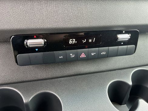 Used 2024 Mercedes-Benz Sprinter 2500 image 39