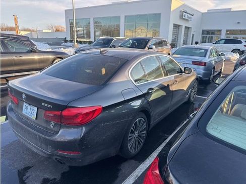 Used 2018 BMW 530i xDrive w/ Premium Package image 2
