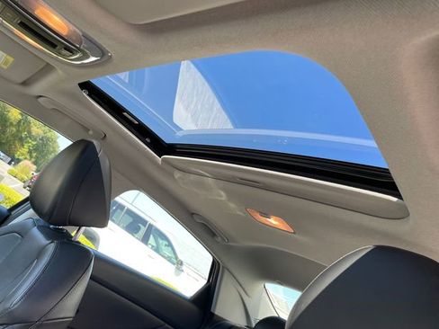 Used 2023 Hyundai Elantra Limited image 35