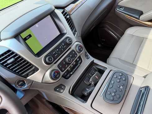 Used 2015 GMC Yukon Denali w/ Touring Package RWD image 3