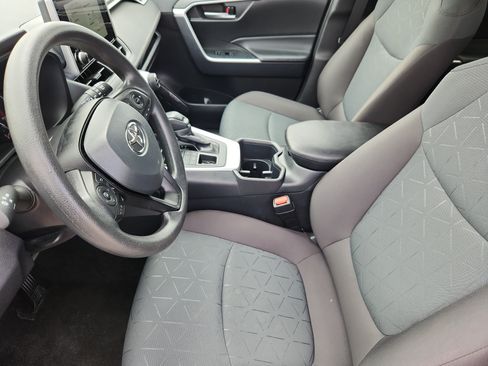 Used 2025 Toyota RAV4 XLE AWD/4WD image 9