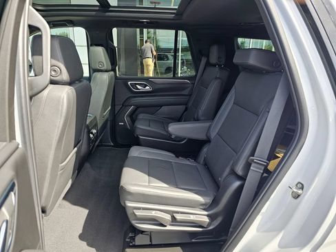 Used 2023 Chevrolet Tahoe Z71 w/ Luxury Package AWD/4WD image 17