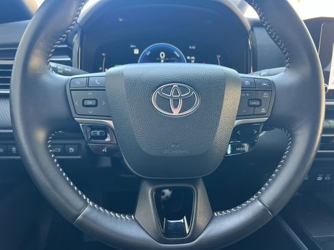 Used 2025 Toyota Camry SE FWD image 22