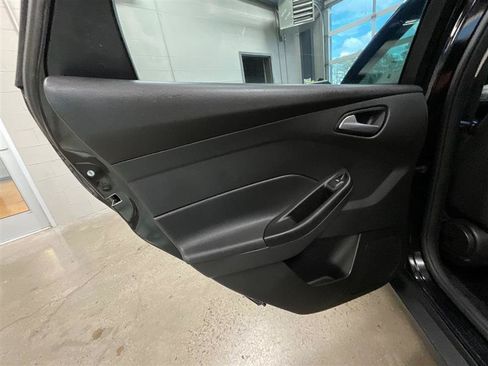 Used 2018 Ford Focus SE FWD image 19