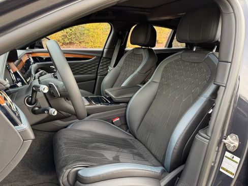 Used 2023 Bentley Flying Spur W12 image 19