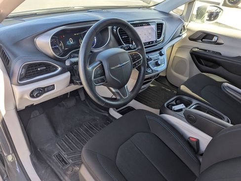 Used 2021 Chrysler Pacifica Touring image 24