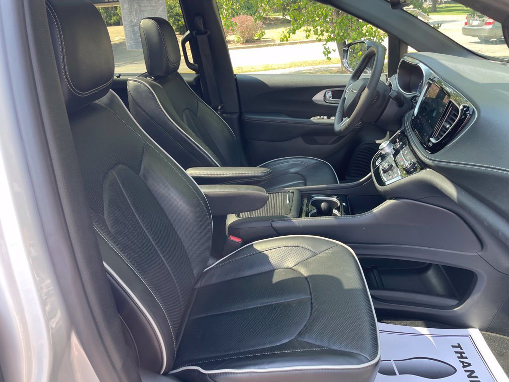 Used 2026 Chrysler Pacifica Limited FWD image 31