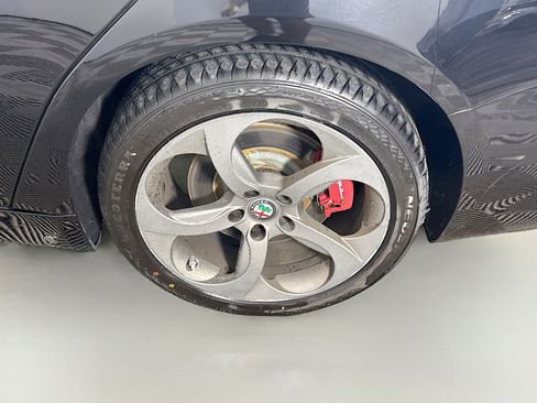 Used 2019 Alfa Romeo Giulia w/ Quick Order Package 22K Sport image 37