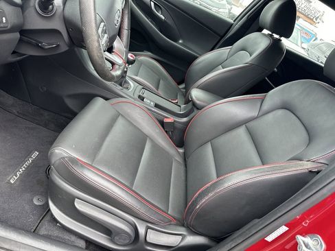 Used 2018 Hyundai Elantra GT Sport FWD image 9