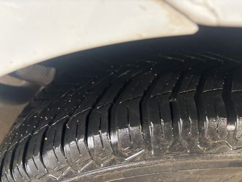 Used 2016 Chrysler Town & Country Touring image 9