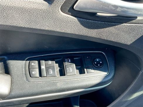 Used 2020 Chrysler 300 S image 17