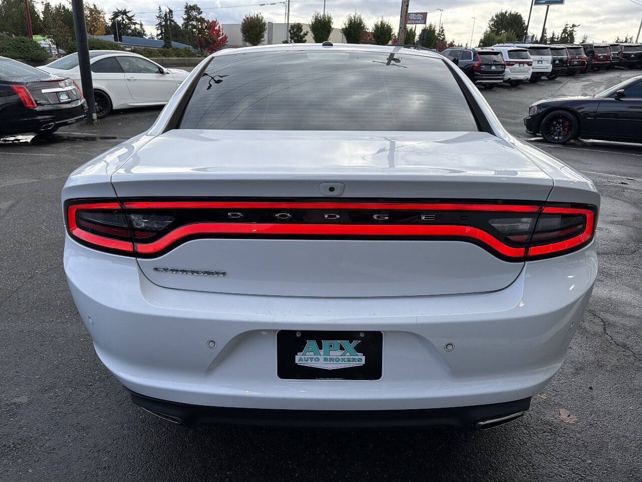 Used 2020 Dodge Charger SXT RWD image 5