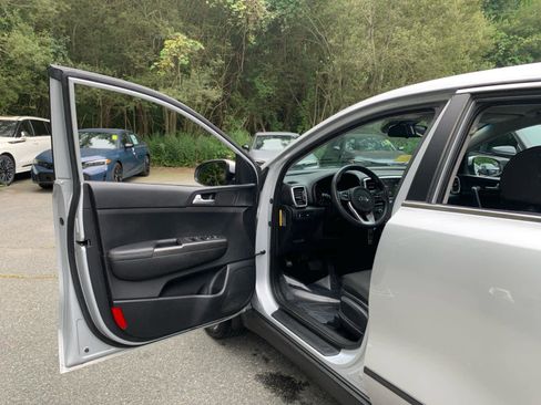 Used 2020 Kia Sportage LX image 15